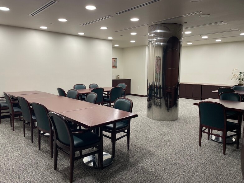 More Photos Of 1 Energy Pl, Pensacola Office For Lease