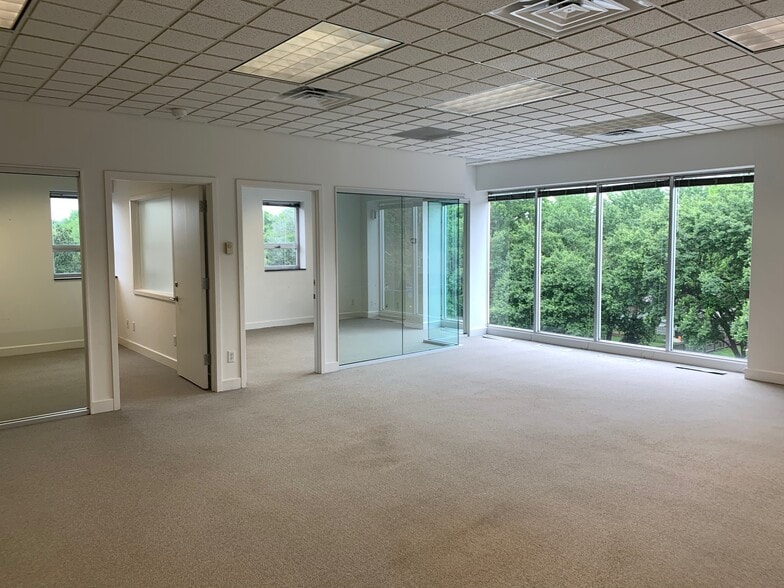 More Photos Of 3500 W 75th St, Prairie Village Office For Lease