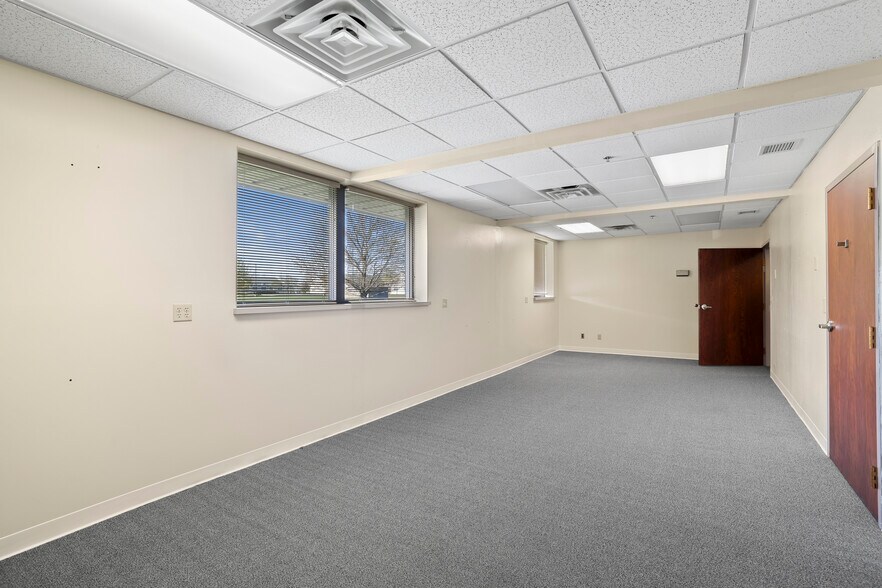 More Photos Of 1317 W Grand Ave, Port Washington Medical For Lease