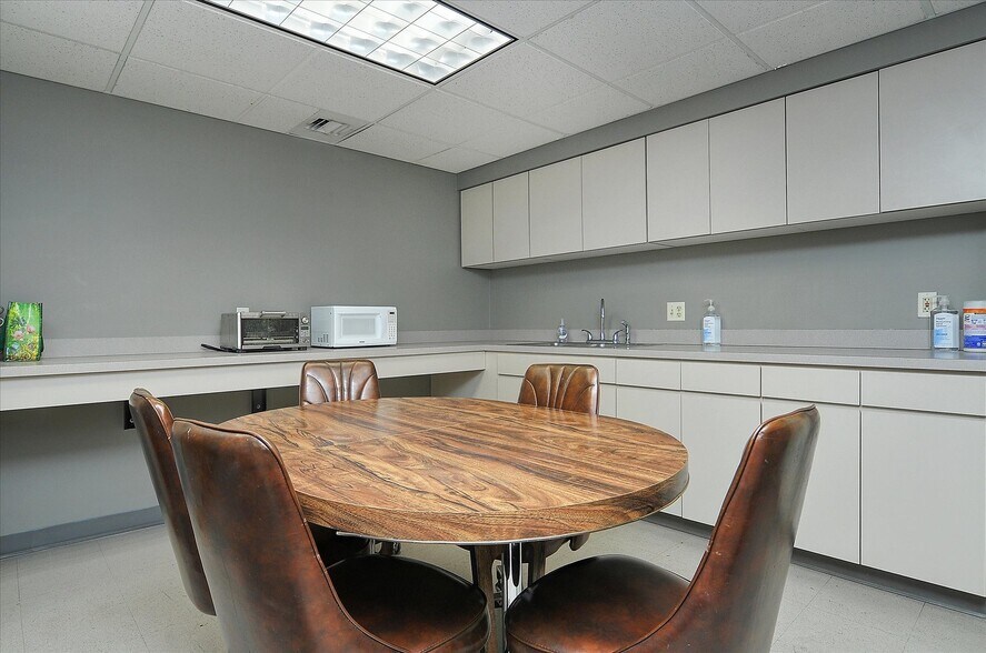 More Photos Of 130 W 2nd St, Salida Medical For Sale