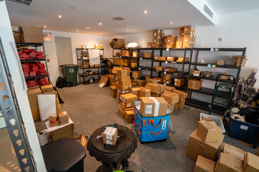 More Photos Of 246 W 16th St, New York Storefront Retail Residential For Lease