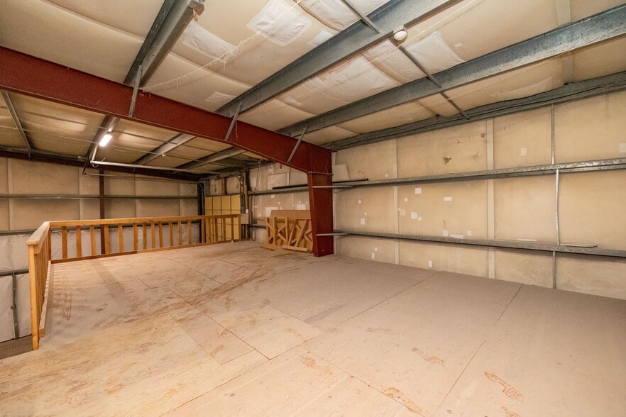 More Photos Of 5800 W Werner Rd, Bremerton Distribution For Lease