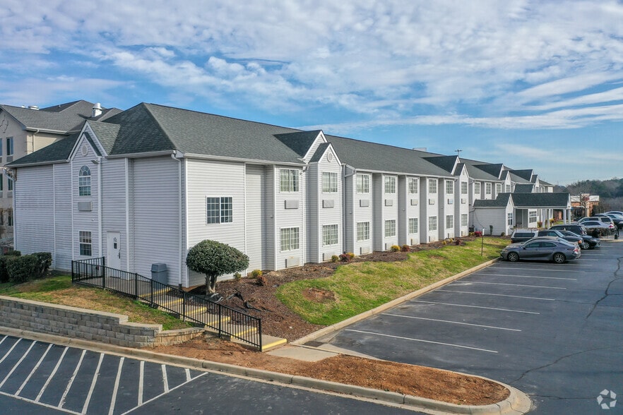 Primary Photo Of 1901 Broadcast St, Gastonia Hotel For Sale
