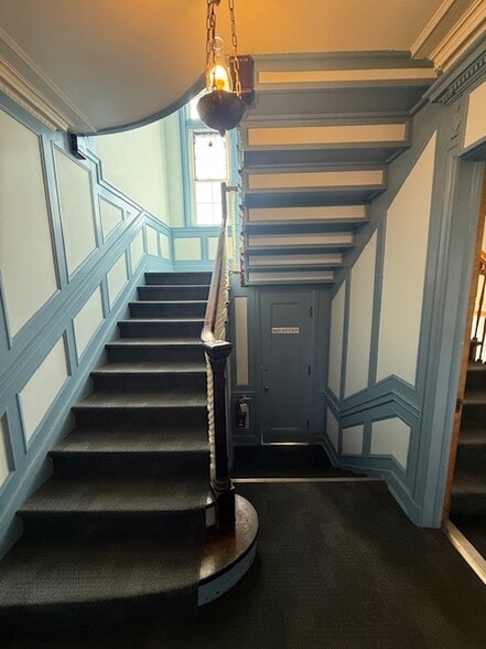 More Photos Of 1723 Military St, Port Huron Office For Sale