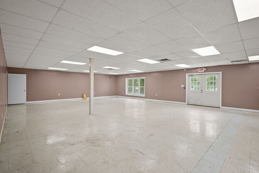 More Photos Of 40-82 N Main St, Pascoag Unknown For Lease