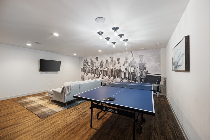 More Photos Of 2521 N Halsted St, Chicago Apartments For Lease
