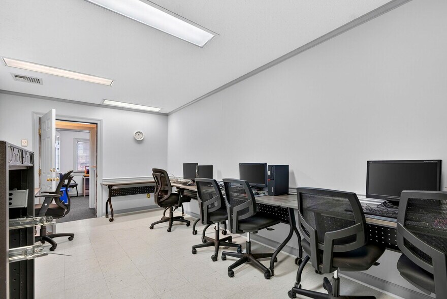 More Photos Of 650 Millwood Ave, Winchester Office For Lease