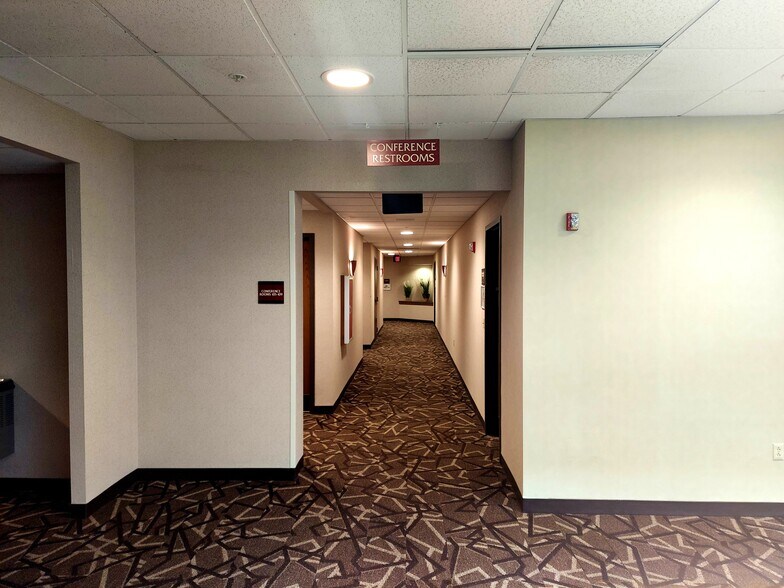 More Photos Of 1800 Westwood Center Blvd, Wausau Office For Sale