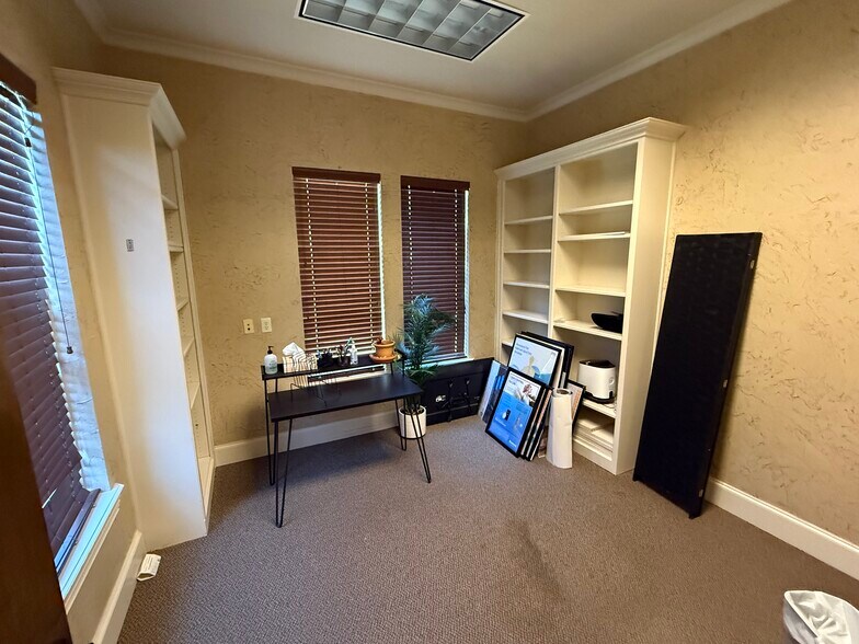 More Photos Of 2913 Overland Trl, Sherman Medical For Lease