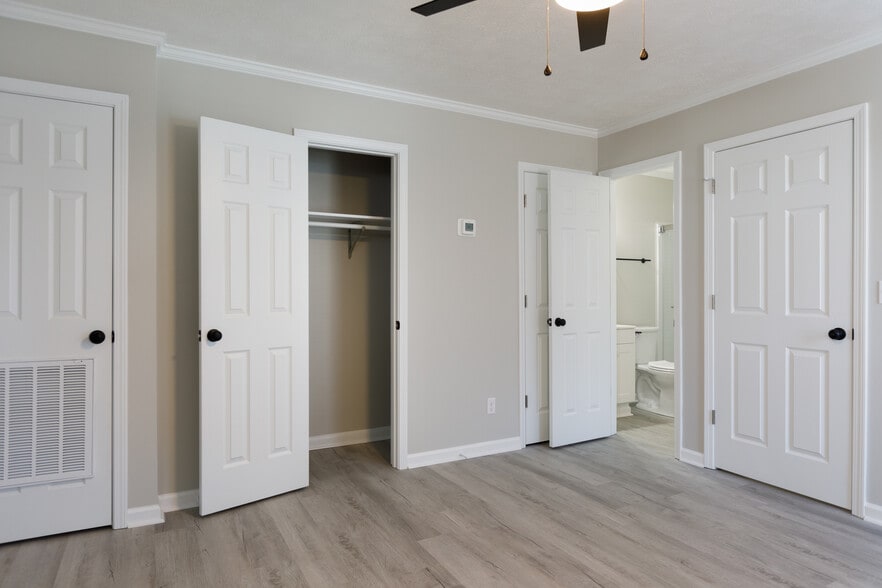 More Photos Of 5870 Century Oaks Dr, Fayetteville Apartments For Sale