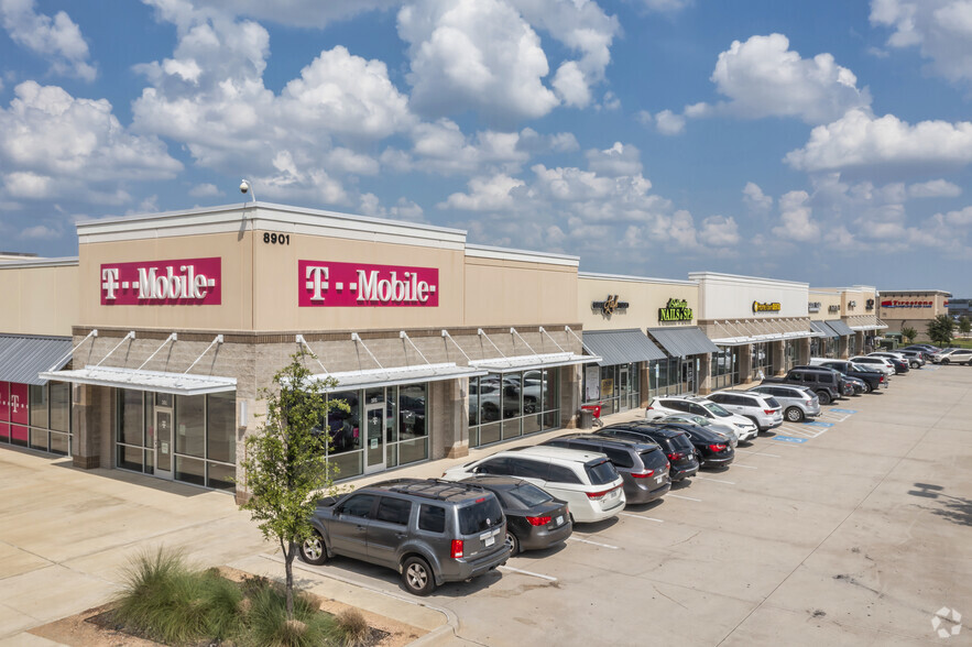 Primary Photo Of 8901-8917 Tehama Ridge Pky, Fort Worth General Retail For Lease