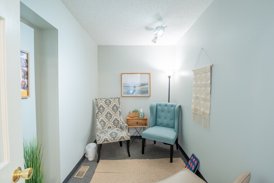 More Photos Of 4150 Crescent Dr, Saint Louis Office For Sale