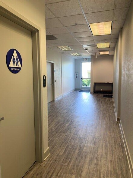 More Photos Of 415 Knollcrest Dr, Redding Office For Sale