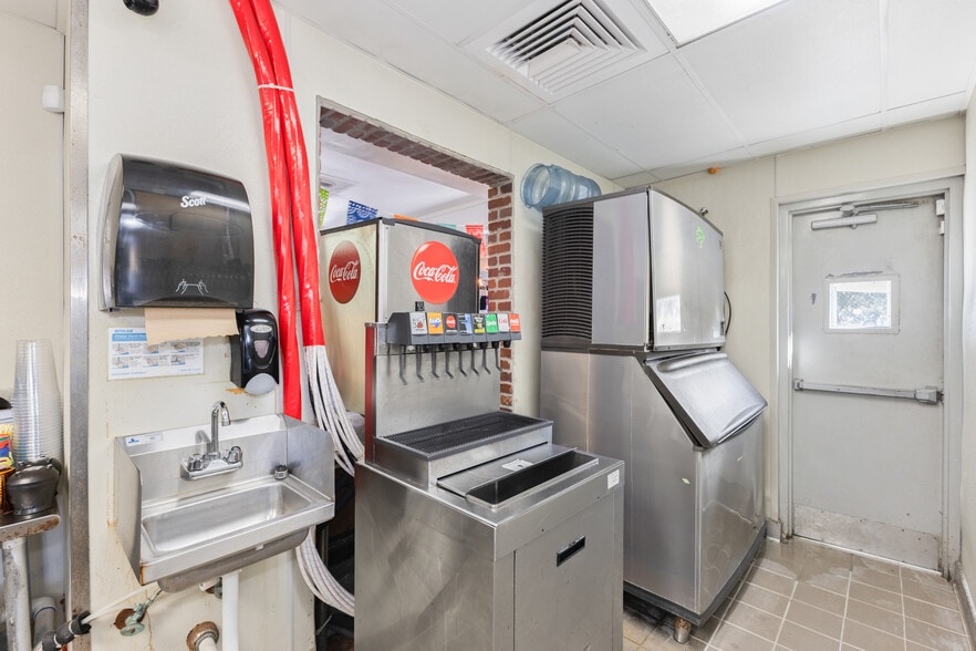 More Photos Of 8841 Commodity Cir, Orlando Fast Food For Lease