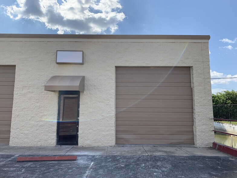 More Photos Of 6102 E Adamo Dr, Tampa Auto Dealership For Lease