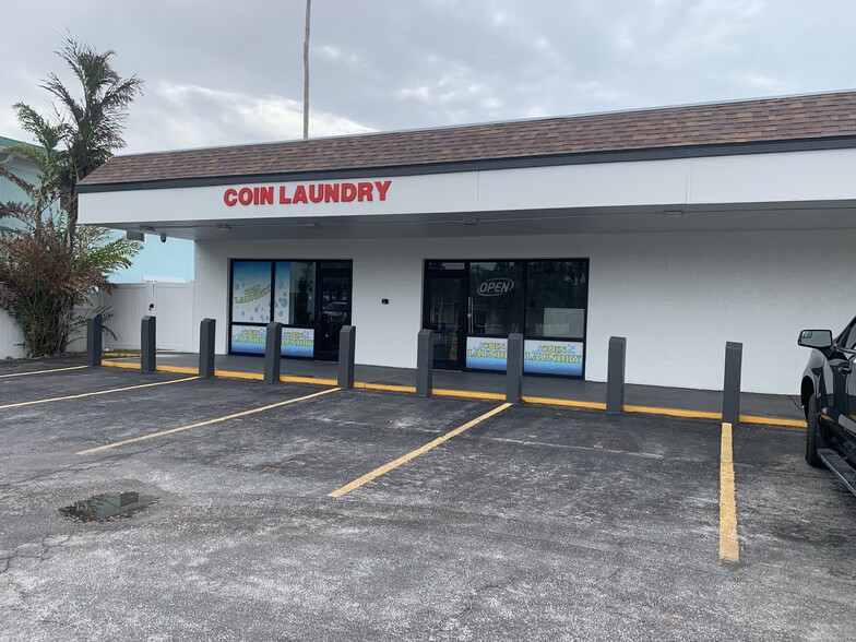 Primary Photo Of 1211 Gulf Blvd, Indian Rocks Beach Convenience Store For Lease