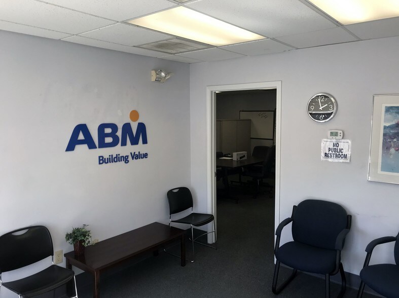 More Photos Of 1727 Peters Creek Rd NW, Roanoke Office For Lease