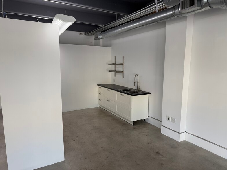 More Photos Of 4391 SW 74th Ave, Miami Flex For Lease