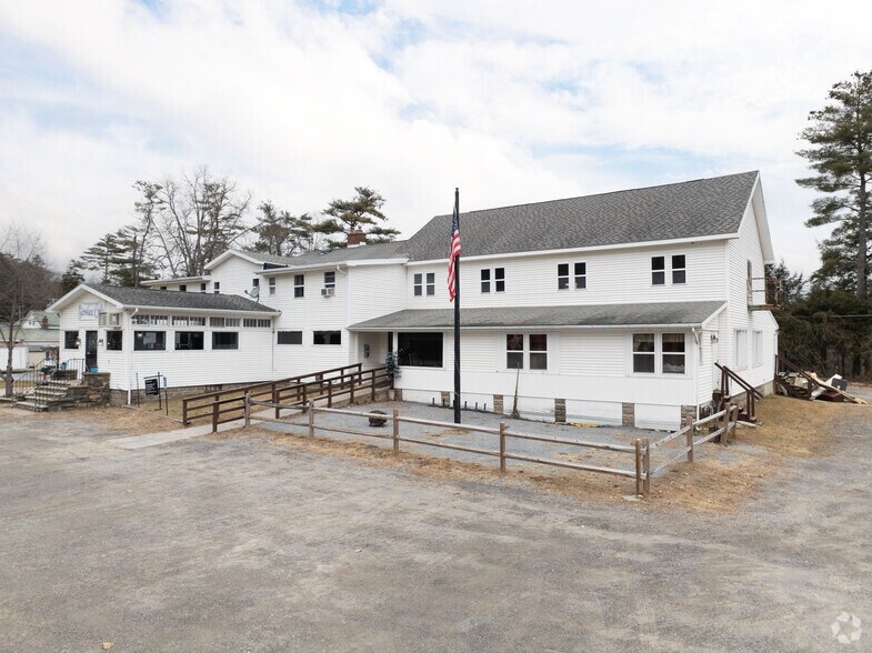 Primary Photo Of 13 Park Ave, Hadley Restaurant For Sale