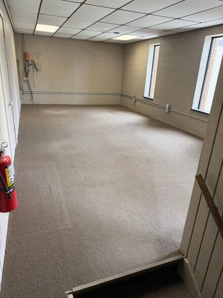 More Photos Of 42628 Executive Dr, Harrison Township Warehouse For Lease