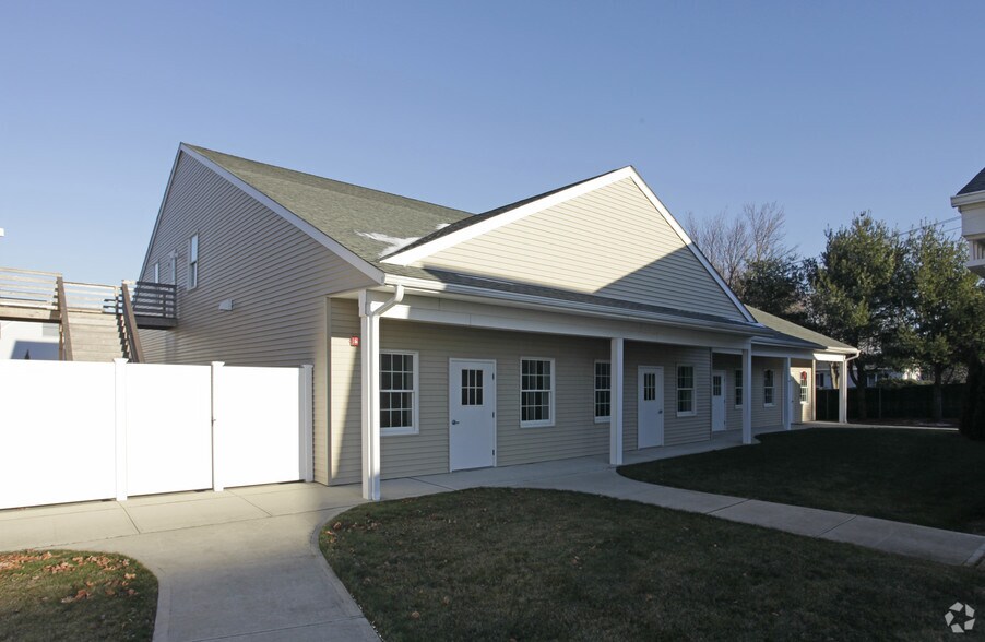 More Photos Of 1116 Main Rd, Riverhead Storefront For Sale