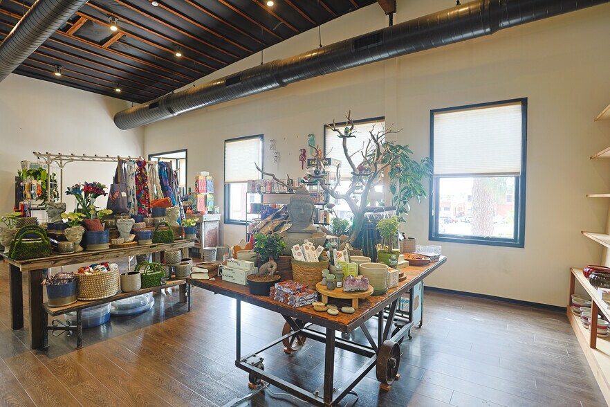 More Photos Of 10 Plaza Sq, Orange Storefront Retail Office For Lease