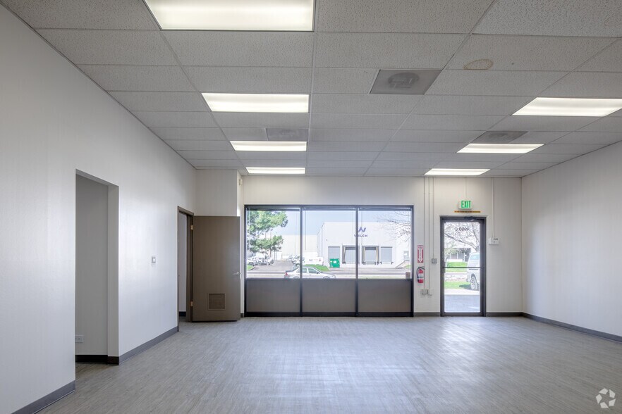 More Photos Of 4920-5060 Nome St, Denver Warehouse For Lease