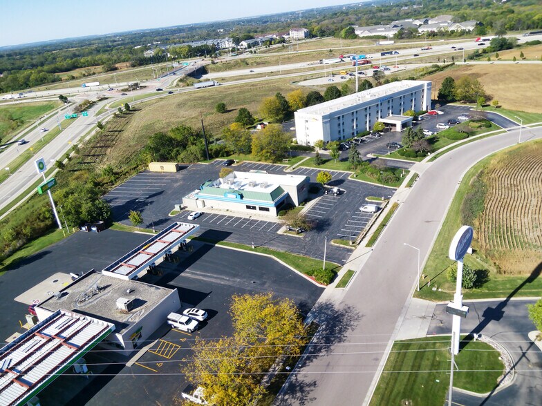 More Photos Of 632 Midland Rd, Janesville Restaurant For Lease