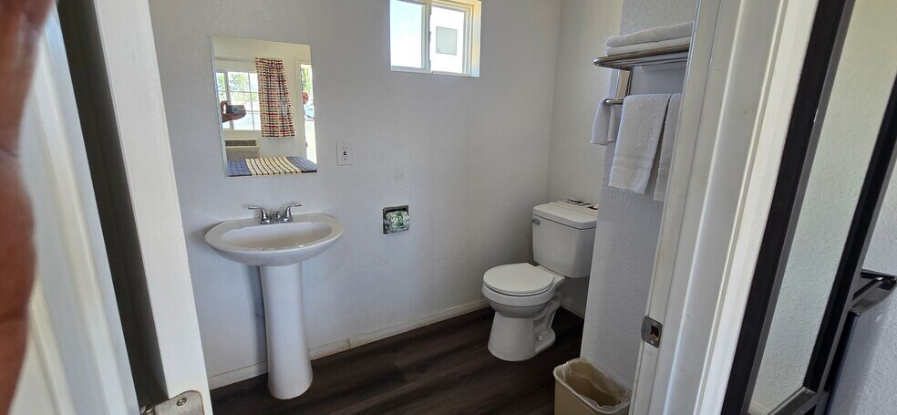 More Photos Of 2128 State Highway 58 Business Route E, Mojave Hotel For Sale