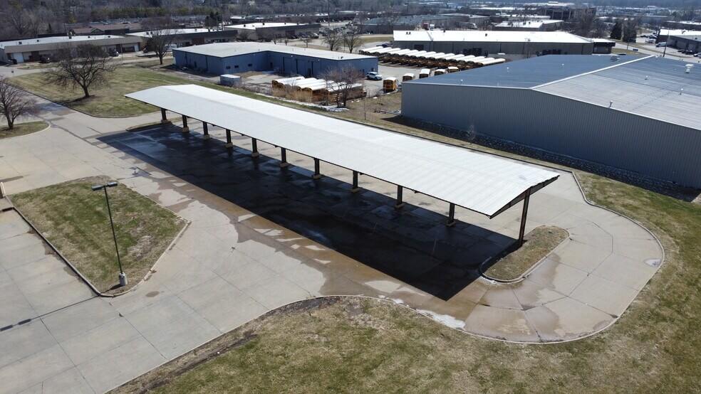 More Photos Of 3408 101st St, Urbandale Truck Terminal For Sale