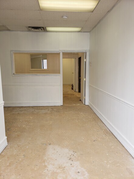 More Photos Of 677 Commerce St, Thornwood Office For Lease