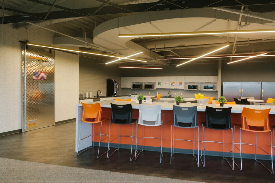 More Photos Of 10201 N Illinois St, Indianapolis Office For Lease