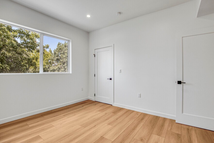 More Photos Of 10826 Hesby St, North Hollywood Apartments For Sale