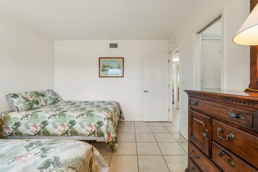 More Photos Of 23 Royal Palm Pointe, Vero Beach Restaurant For Sale