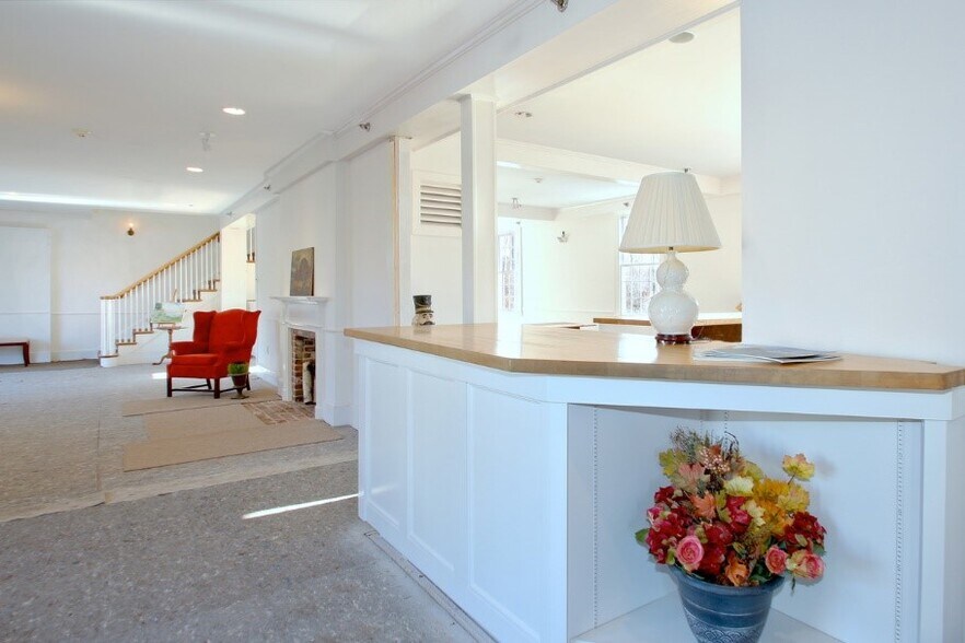 More Photos Of 215 Boston Post Rd, Sudbury Storefront Retail Office For Lease