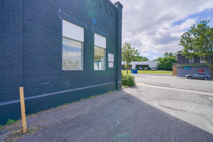 More Photos Of 6515 Belair Rd, Baltimore Light Manufacturing For Sale