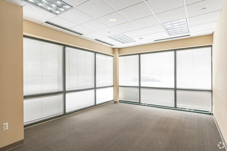 More Photos Of 1000 Westlakes Dr, Berwyn Unknown For Lease