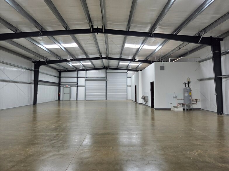 More Photos Of 114 Industrial Dr, Forney Warehouse For Lease