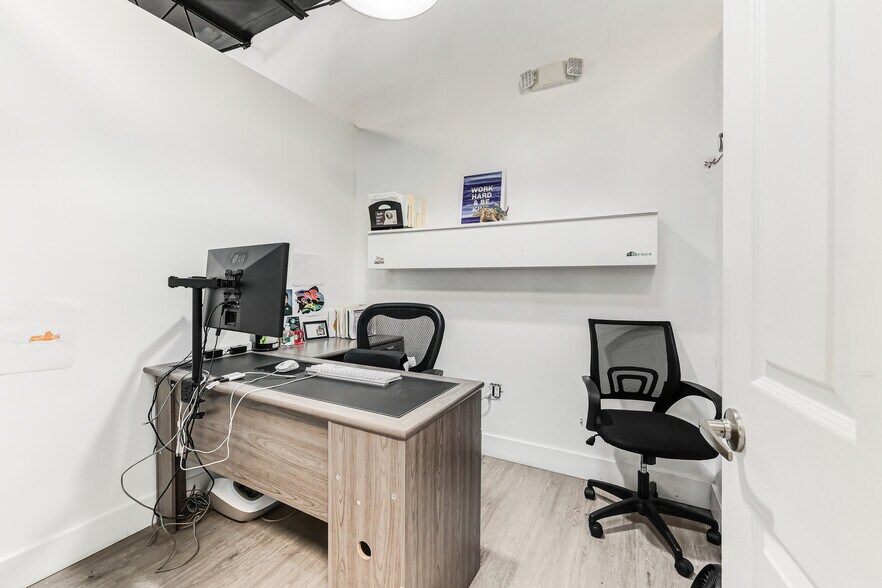 More Photos Of 4980 E 10th Ct, Hialeah Warehouse For Sale