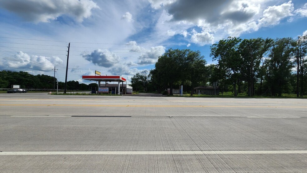 More Photos Of 15518 Highway 36, Needville Service Station For Lease