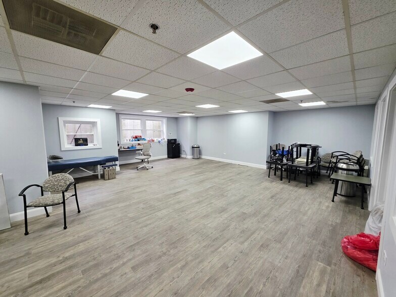 More Photos Of 200 N Gary Ave, Carol Stream Medical For Sale