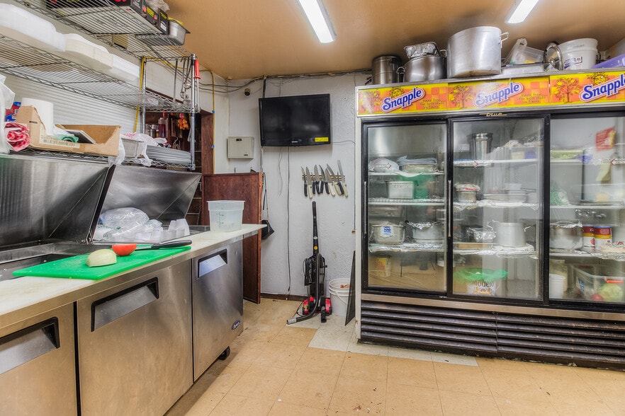 More Photos Of 1005-1009 N 1st Street, Yakima General Retail For Sale