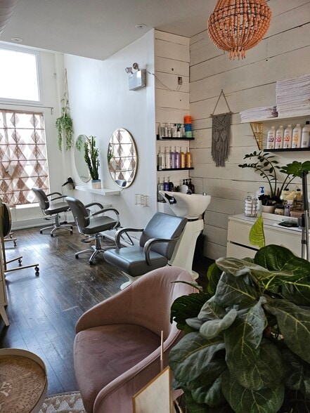 More Photos Of 783 Queen St W, Toronto General Retail For Sale
