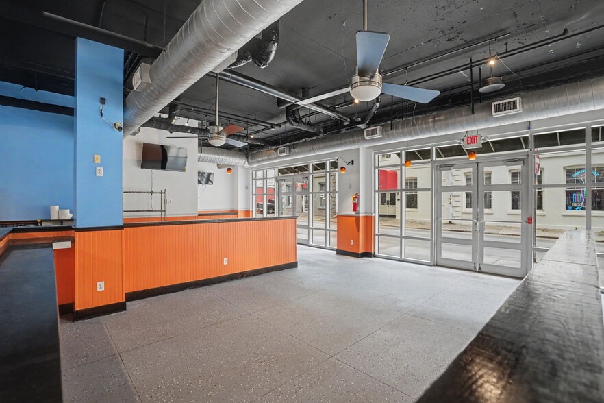 More Photos Of 110 W Bryan St, Savannah Freestanding For Lease