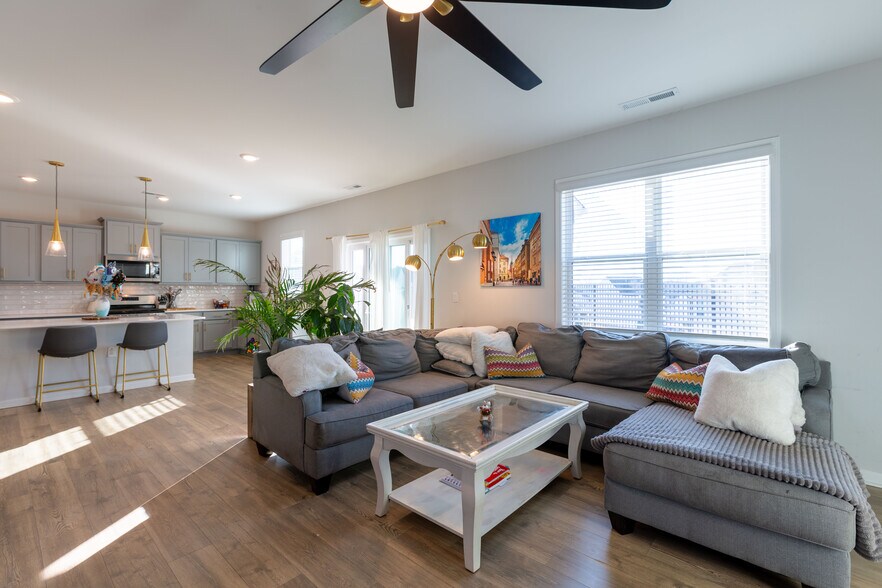 More Photos Of 1236 Shadow Shade Dr, Wake Forest Flex For Sale