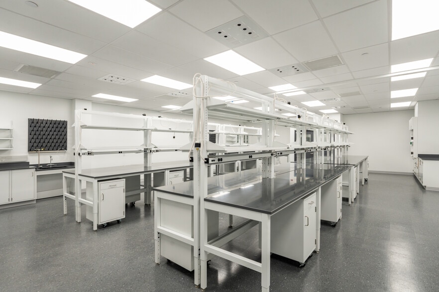 Primary Photo Of 200-206 Welsh Rd, Horsham Township Research And Development For Lease