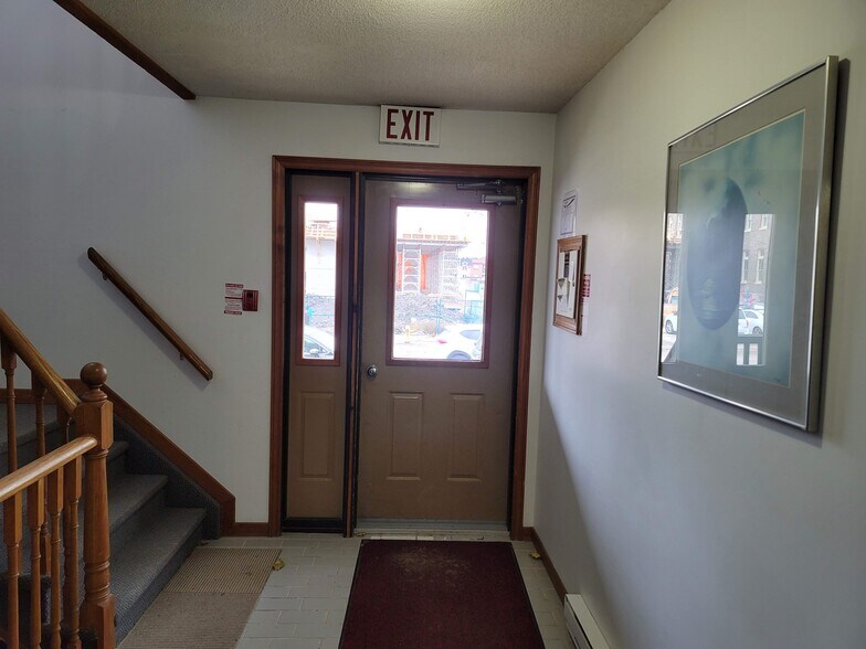 More Photos Of 71 Victoria St, Aurora Apartments For Sale