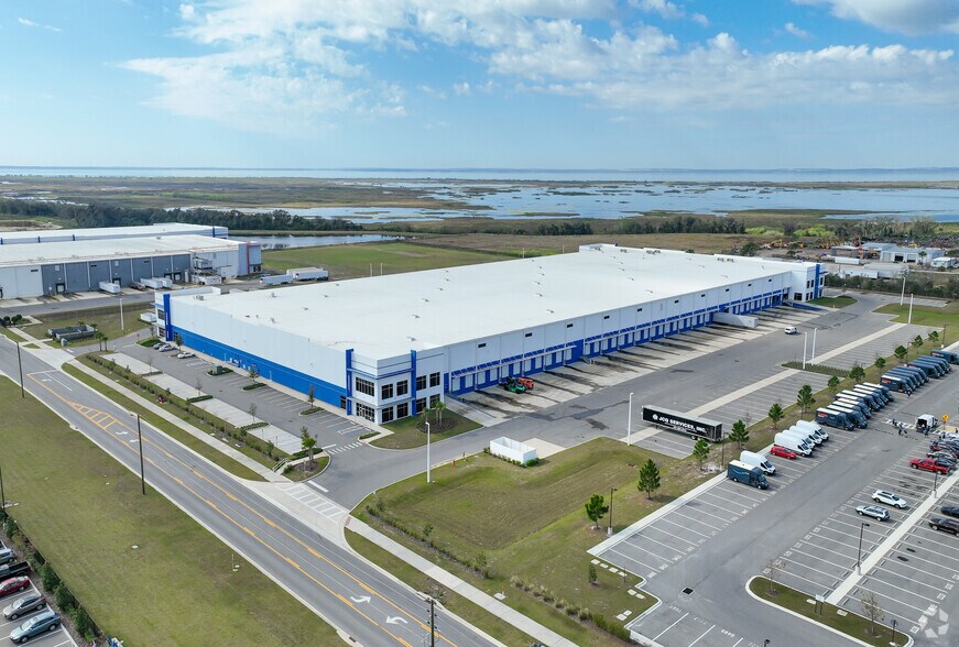 More Photos Of 3040 Shelby Industrial Dr, Apopka Distribution For Lease