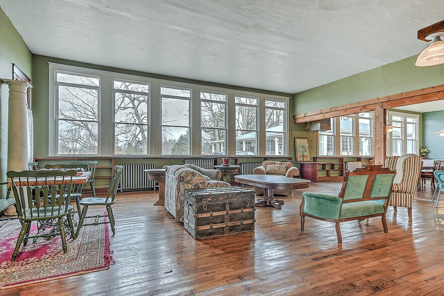 More Photos Of 19407 Bethel Rd, Abingdon Flex For Sale