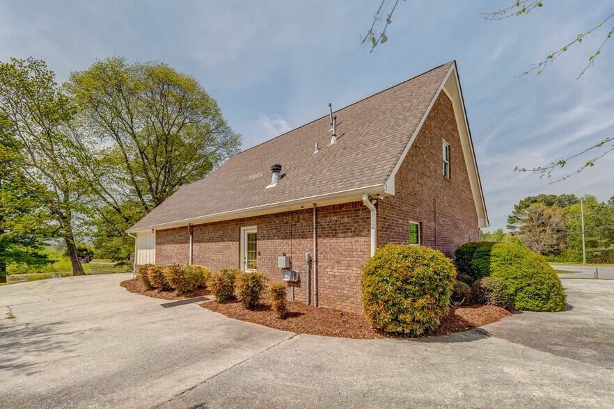 More Photos Of GA Hwy 136, LaFayette Bank For Sale